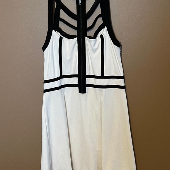 Geometric Black and White Dress - Picture 2 of 4